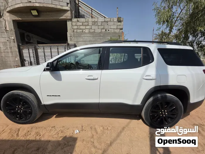 GMC Acadia 2023 photo 2