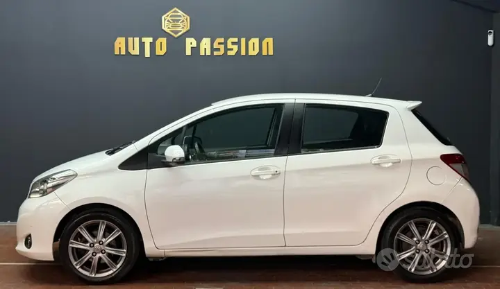 Toyota Yaris 2012 photo 5