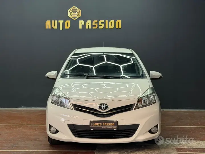 Toyota Yaris 2012 photo 2