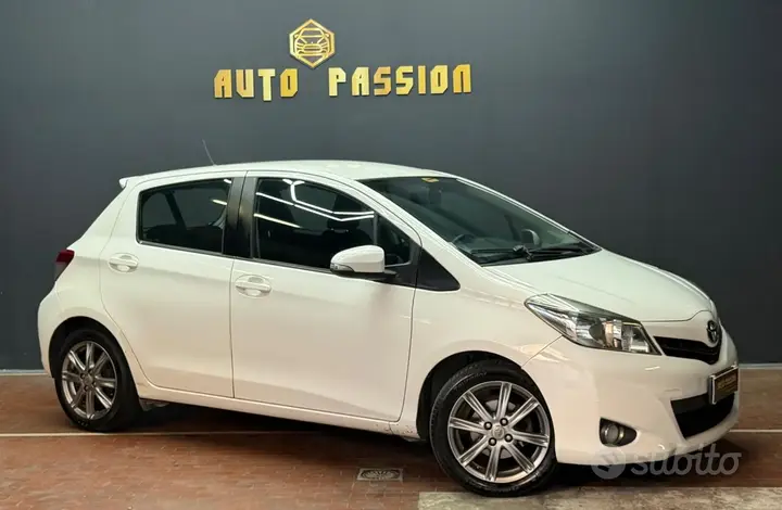 Toyota Yaris 2012 photo 3