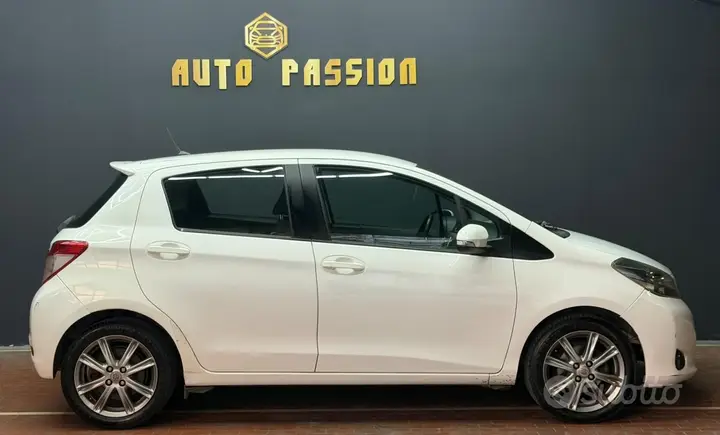 Toyota Yaris 2012 photo 4