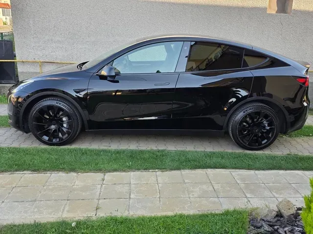 Tesla Model Y 2023 photo 3