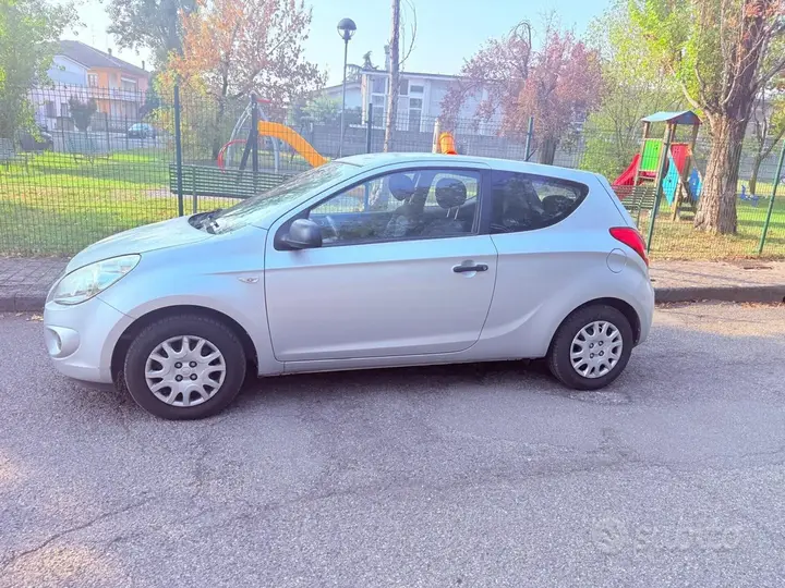 Hyundai I20 2011 photo 2