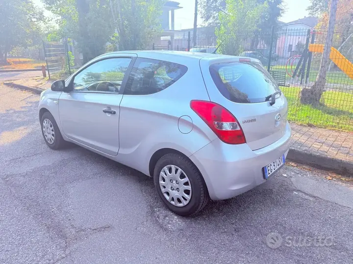 Hyundai I20 2011 photo 3