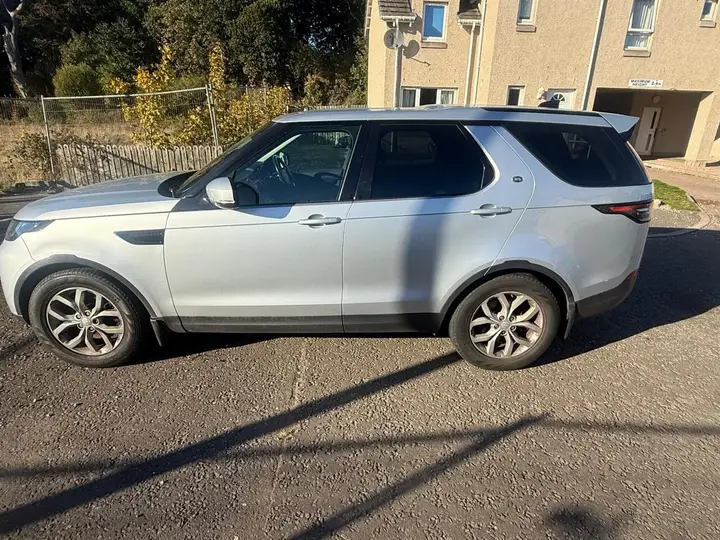 Land Rover Discovery 2017 photo 3