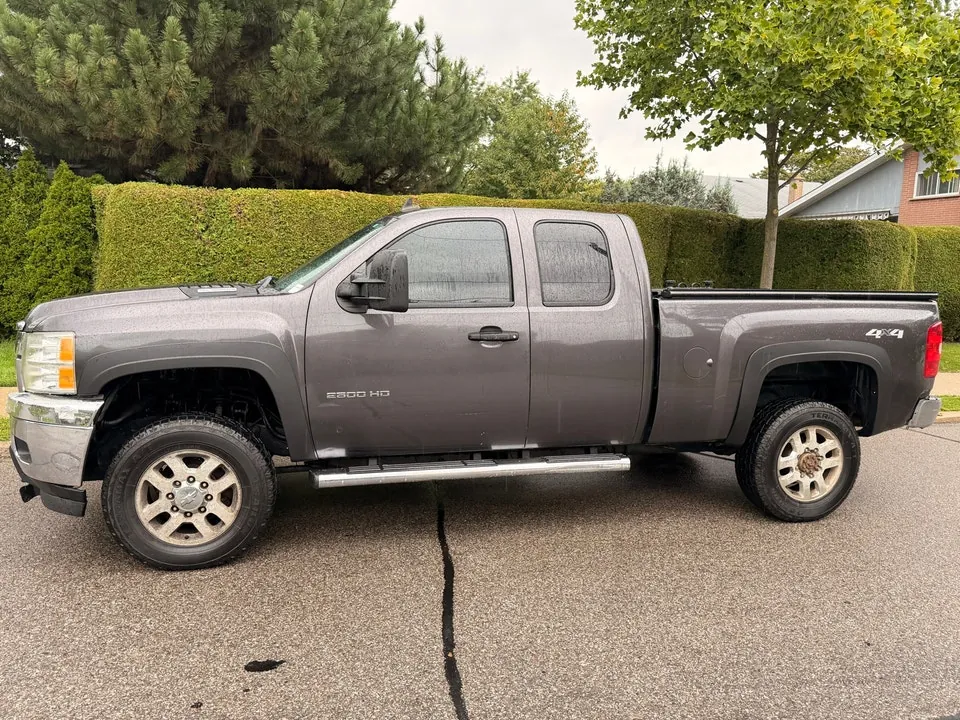 Chevrolet Silverado 2500 2011 photo 2