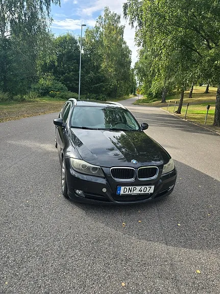 BMW 320D 2010 photo 2