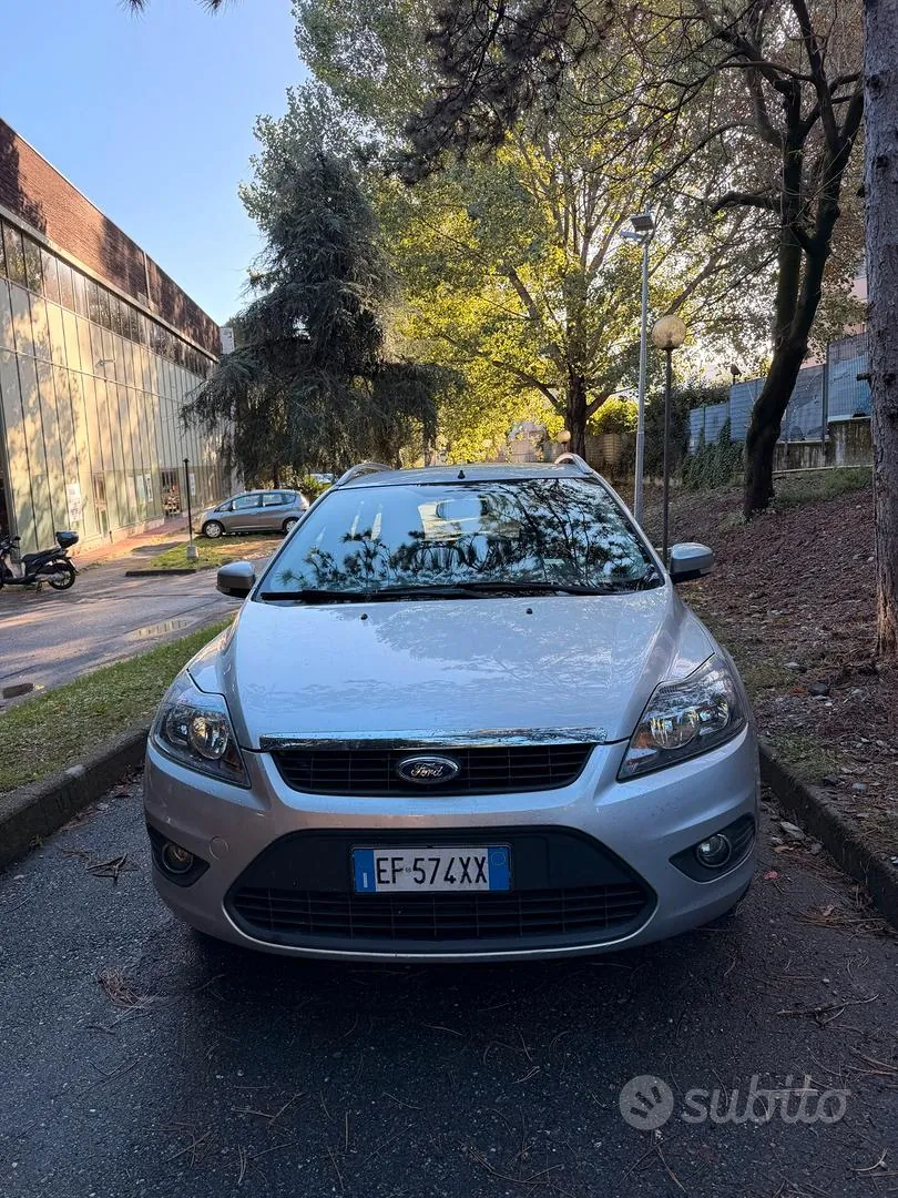Ford Focus 2010 photo 2