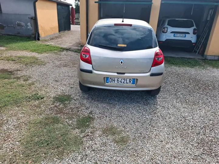 Renault Clio 2007 photo 4