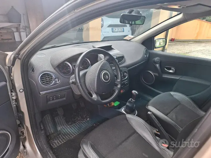 Renault Clio 2007 photo 2