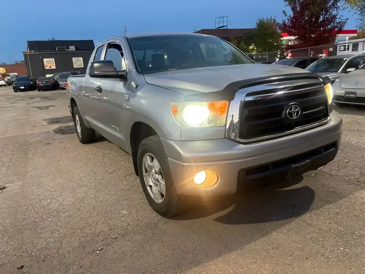 Toyota Tundra 2010 photo 2