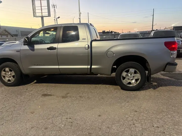 Toyota Tundra 2010 photo 4