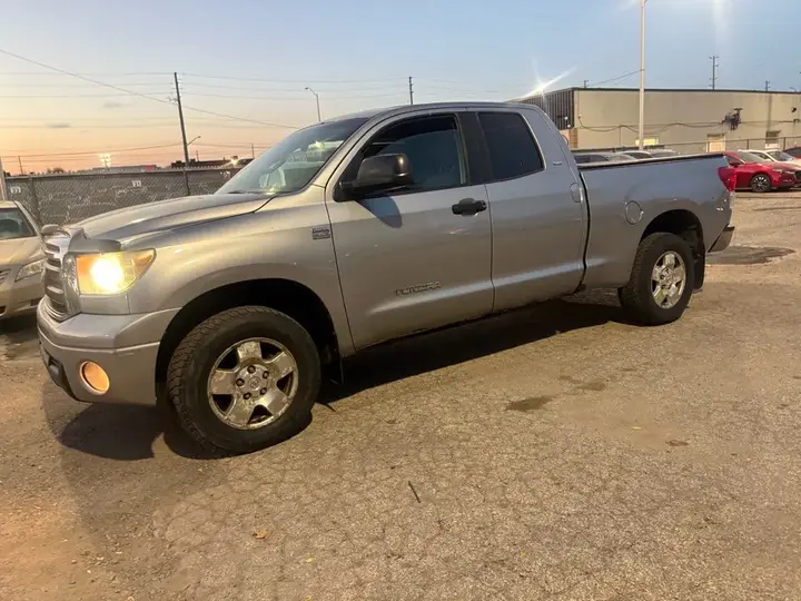 Toyota Tundra 2010 photo 5