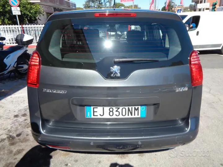 Peugeot 5008 2011 photo 5