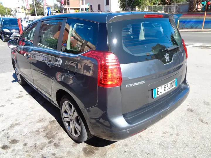 Peugeot 5008 2011 photo 4