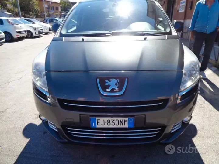 Peugeot 5008 2011 photo 2