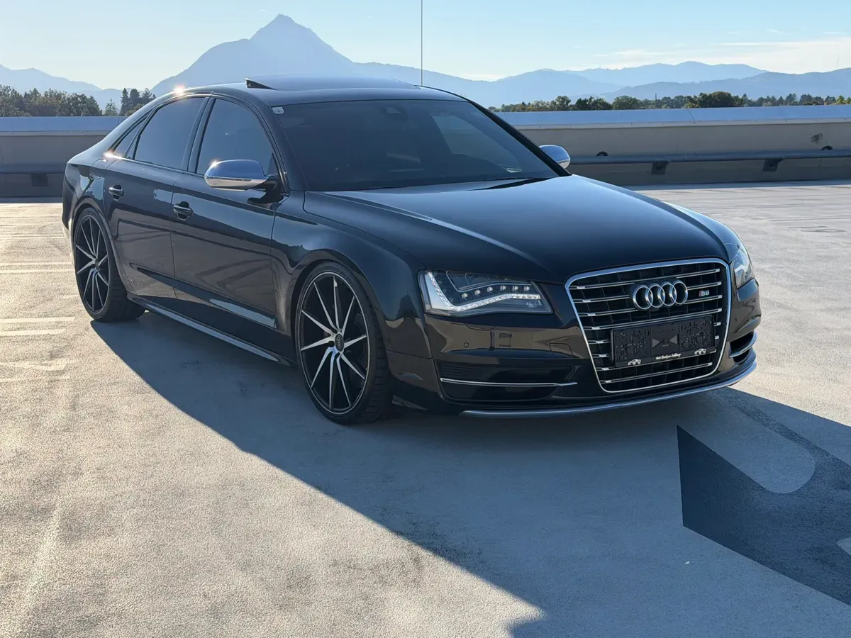 Audi A8 2013 photo 3