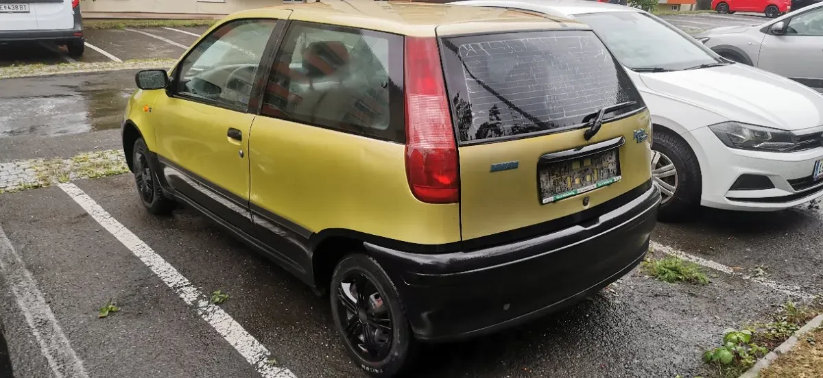 Fiat Punto 1995 photo 2