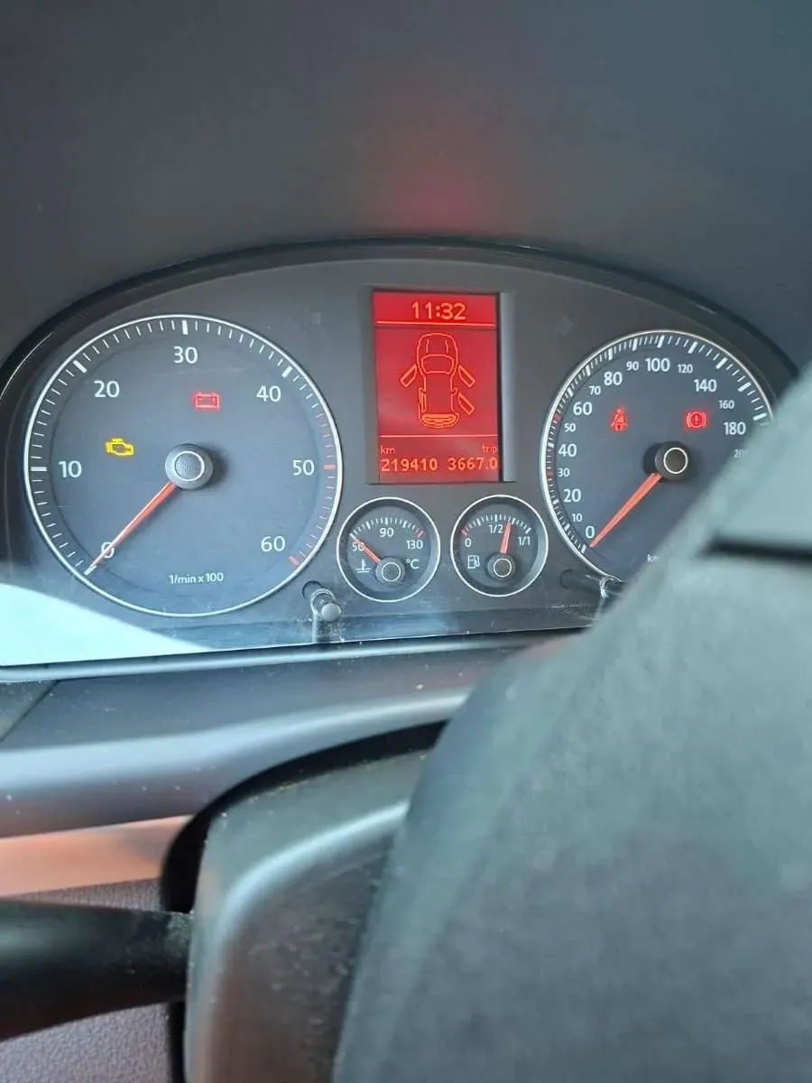 Volkswagen Touran 2008 photo 2