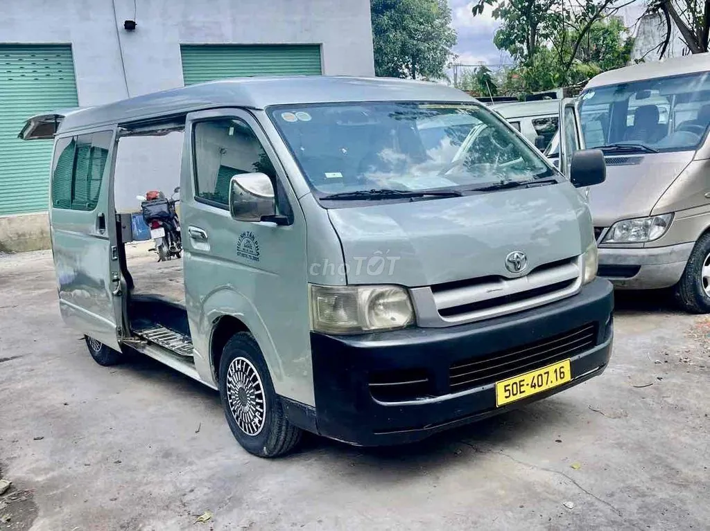 Toyota Hiace 2005 photo 2
