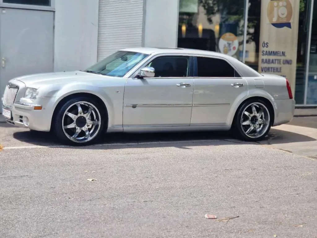 Chrysler 300 C 2009 photo 2