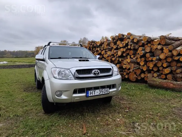 Toyota Hilux 2011 photo 2