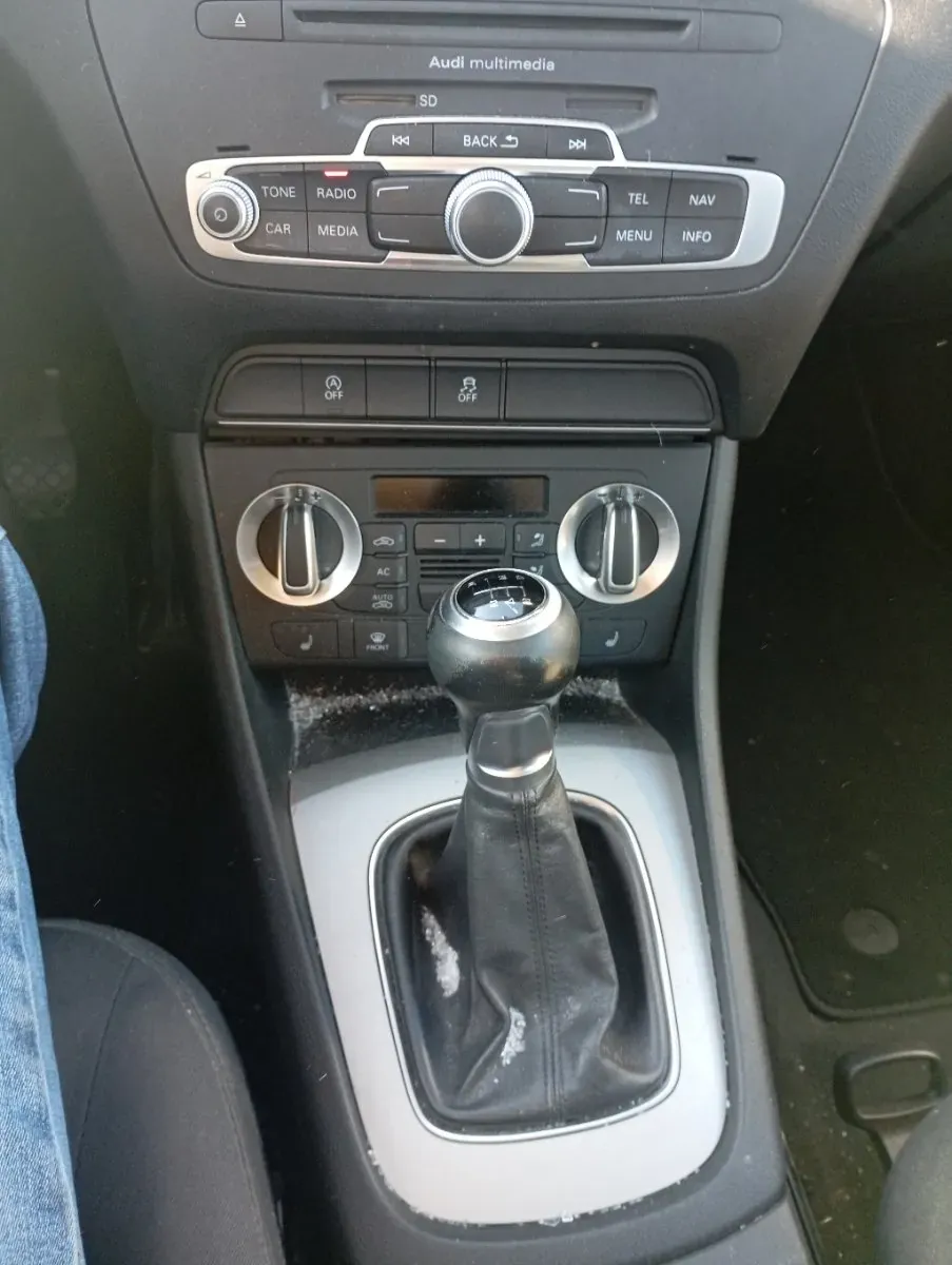 Audi Q3 2012 photo 2