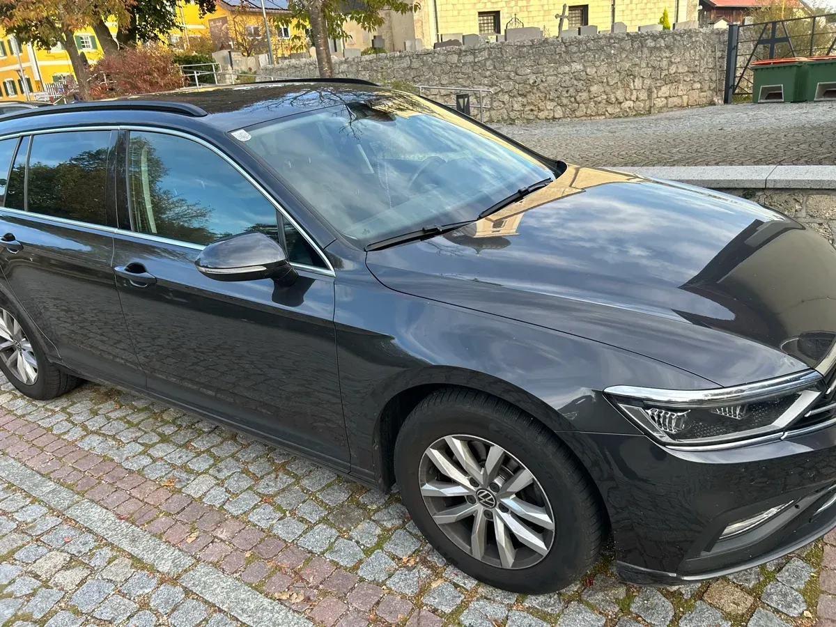Volkswagen Passat 2022 photo 2