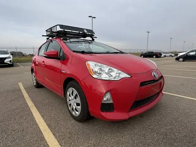 Toyota Prius C 2014 photo 2