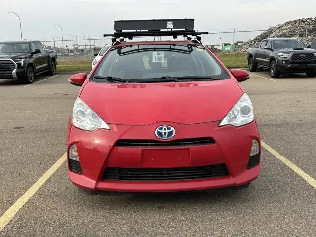 Toyota Prius C 2014 photo 3