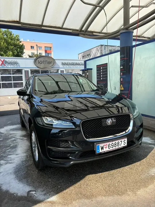 Jaguar F-Pace 2017 photo 2