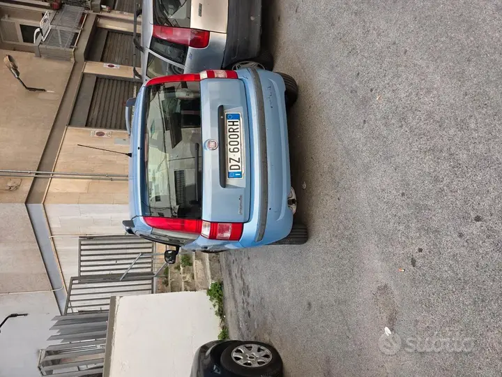 Fiat Panda 2010 photo 2