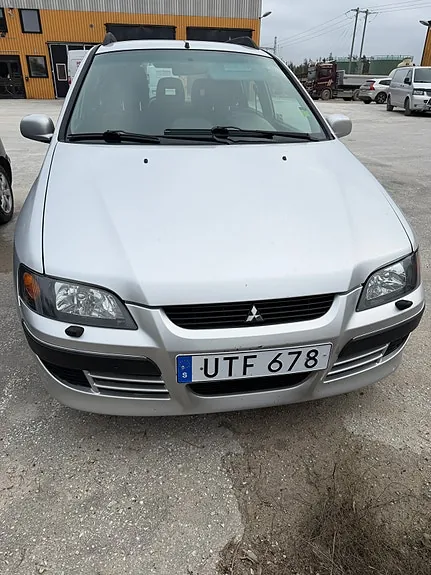 Mitsubishi Space Star 2004 photo 2