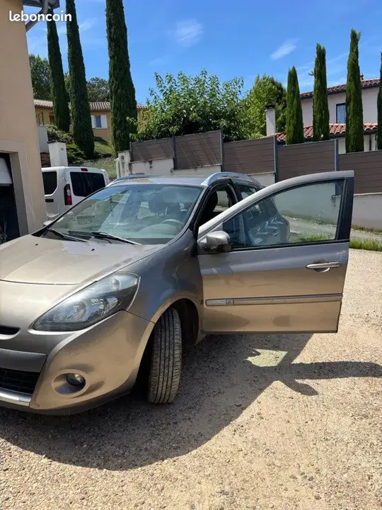 Renault Clio 2012 photo 2