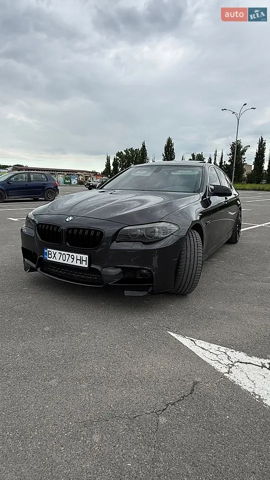 BMW 5 Series 2012 photo 2