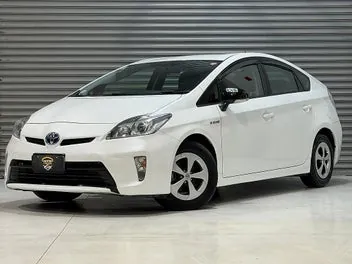 Toyota Prius 2015 photo 2