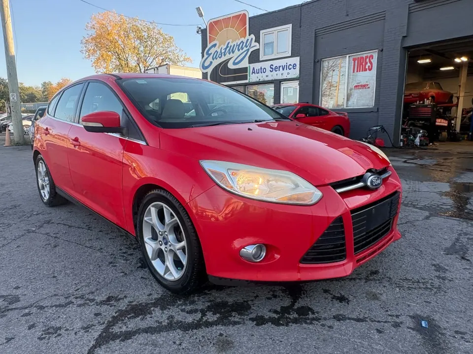 Ford Focus 2012 photo 2