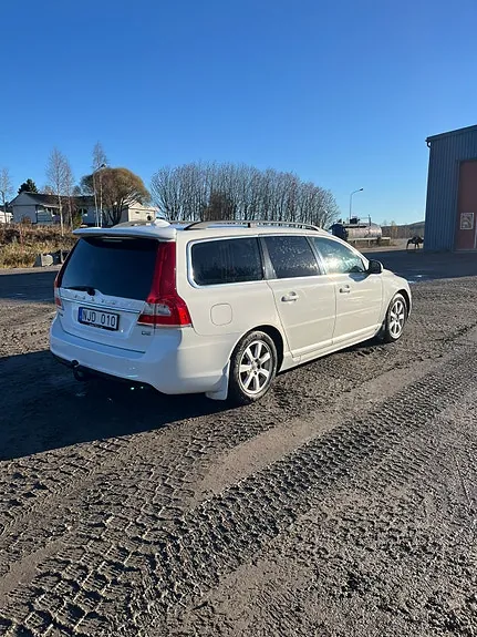 Volvo V70 2014 photo 2