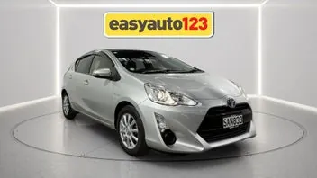 Toyota Aqua 2017 photo 2