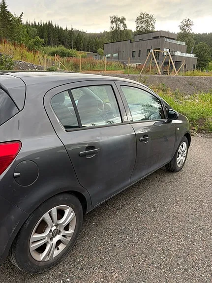 Opel Corsa 2011 photo 2