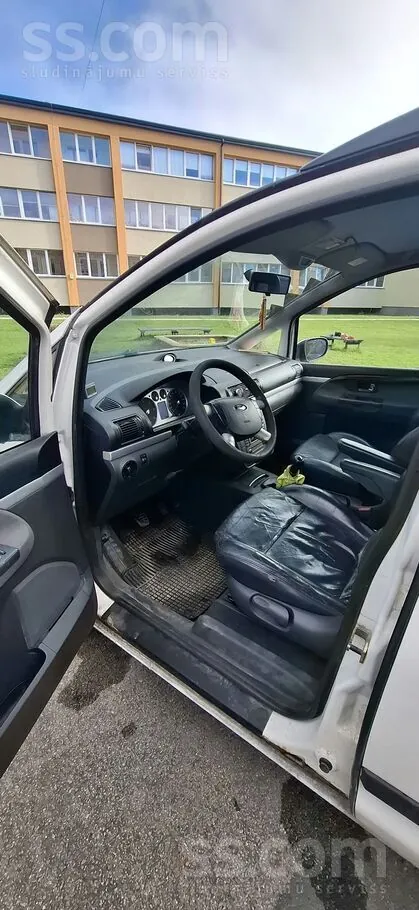 Ford Galaxy 2005 photo 2