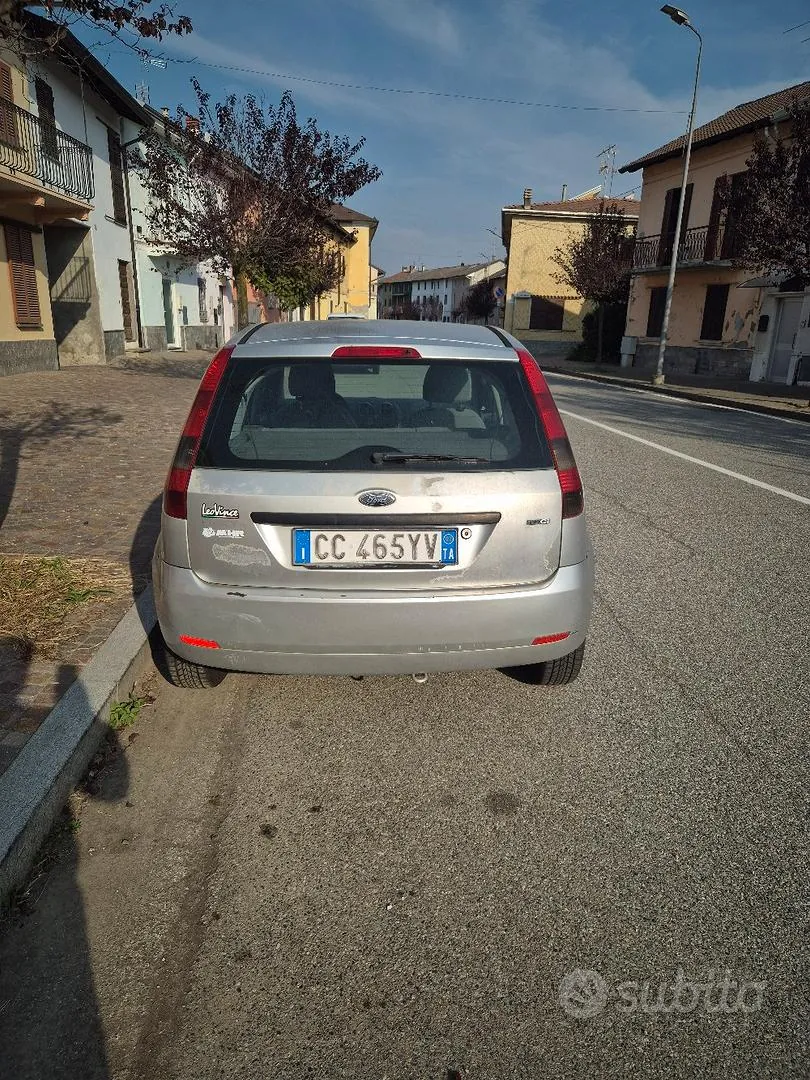 Ford Fiesta 2002 photo 3