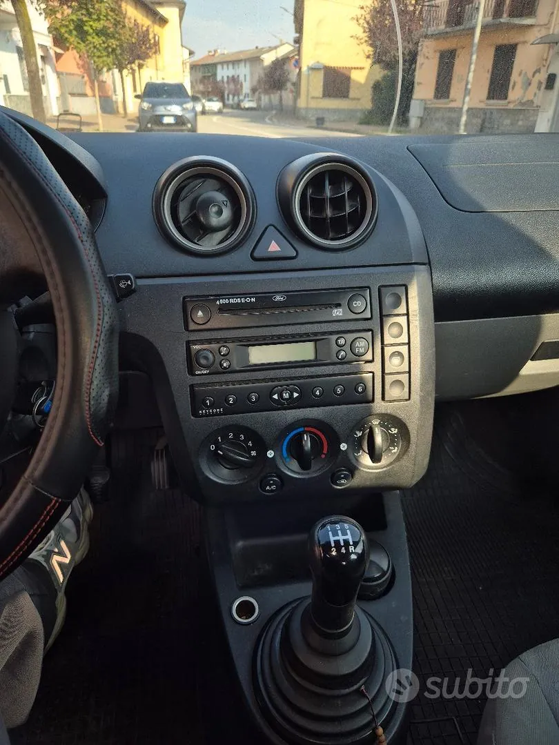 Ford Fiesta 2002 photo 5