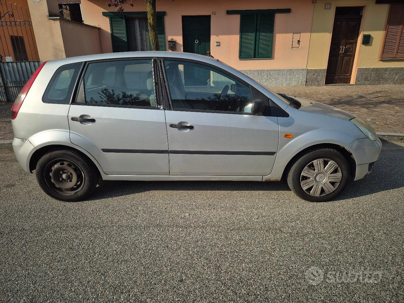 Ford Fiesta 2002 photo 2