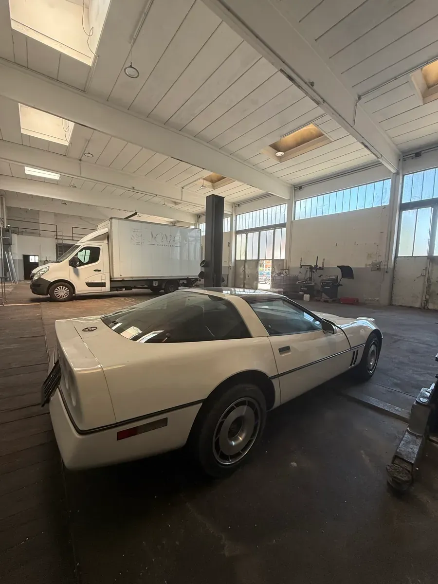 Chevrolet Corvette 1985 photo 2