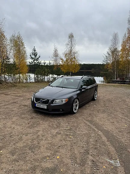 Volvo V70 2010 photo 2