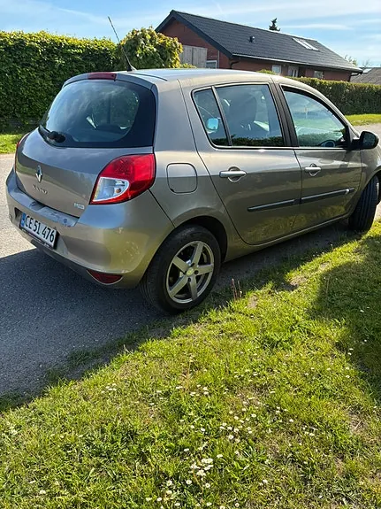 Renault Clio Iii 2011 photo 3