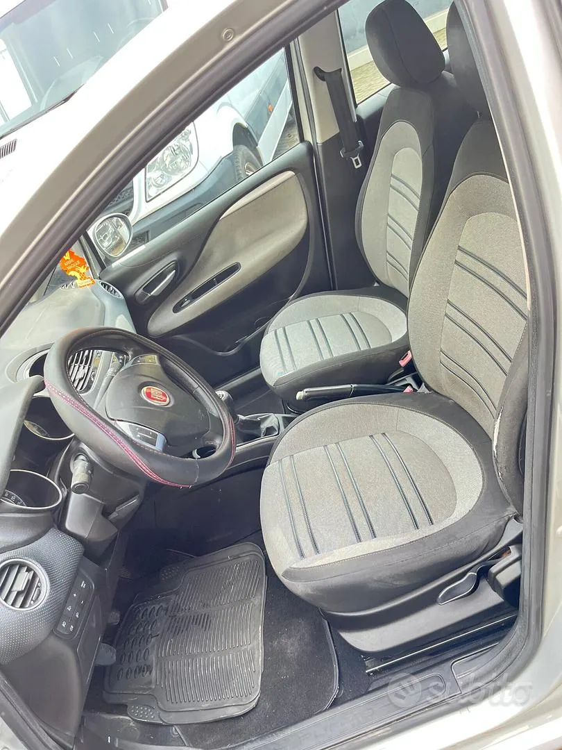 Fiat Punto Evo 2011 photo 5