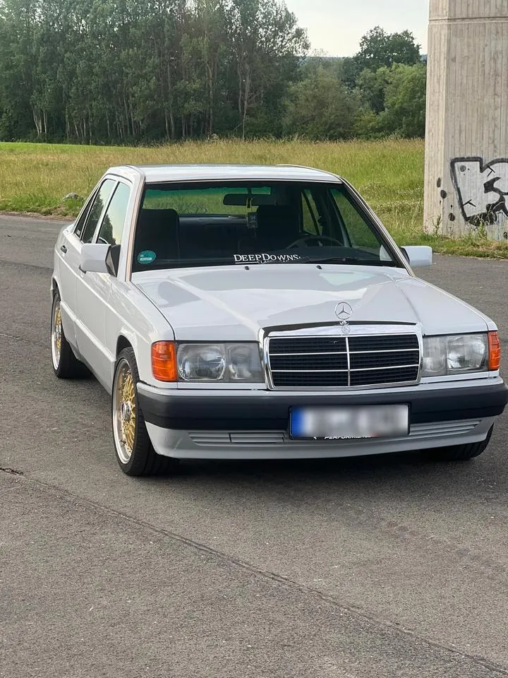 Mercedes-Benz 190E