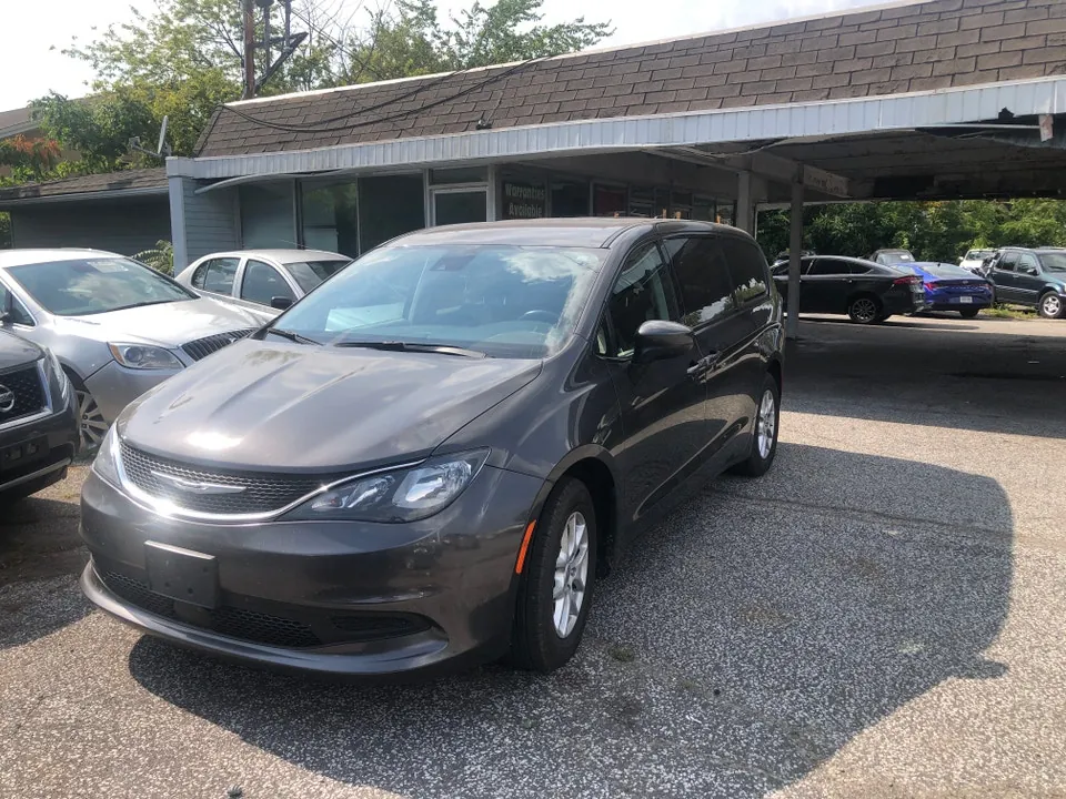 Chrysler Grand Caravan 2021 photo 2